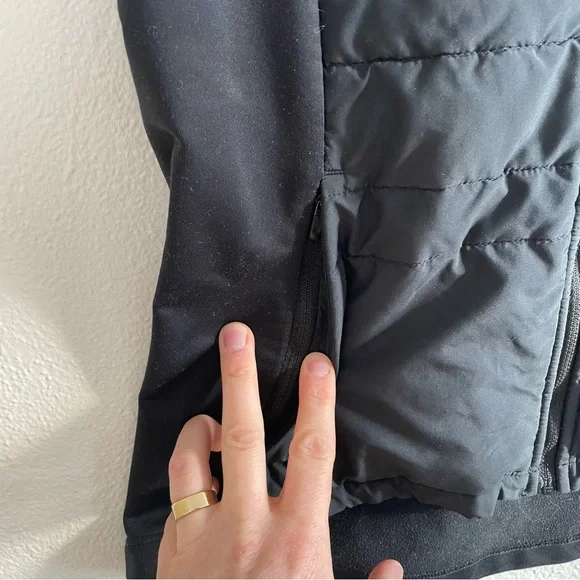 Nike Running Women's Black Quilted Vest - Picture 4 of 7